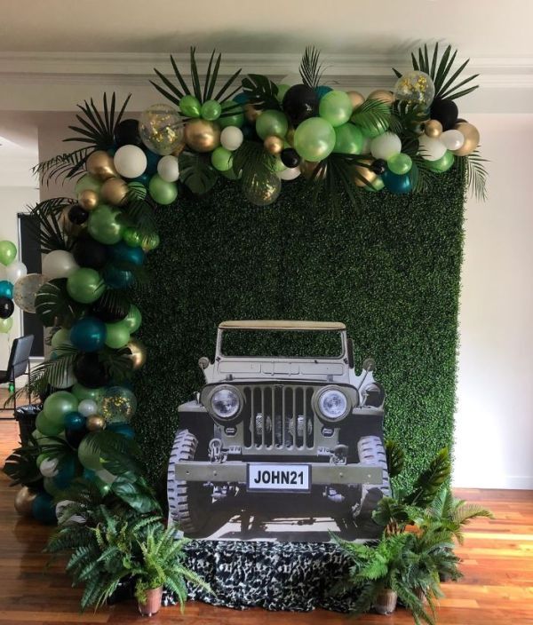 Boxwood Foliage Wall Photo