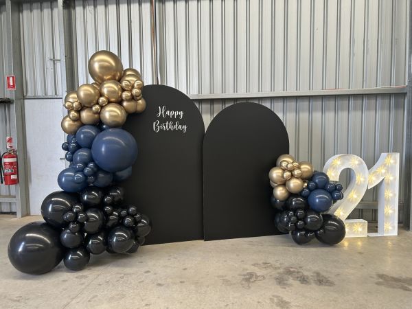 Black Acrylic Arch Set Photo