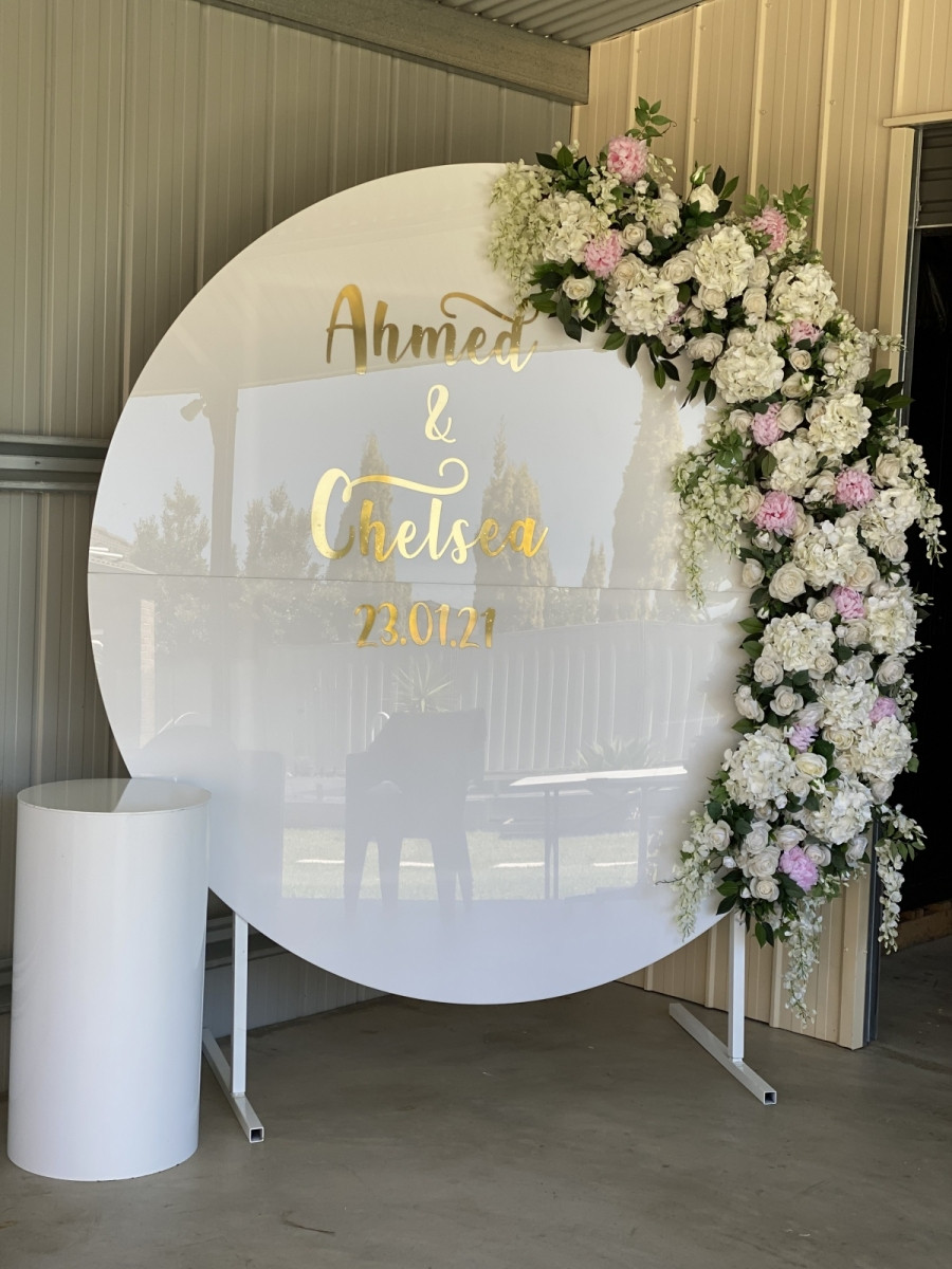 White Disc Backdrop Personalised, Silk florals, Plinth Cake Stand
