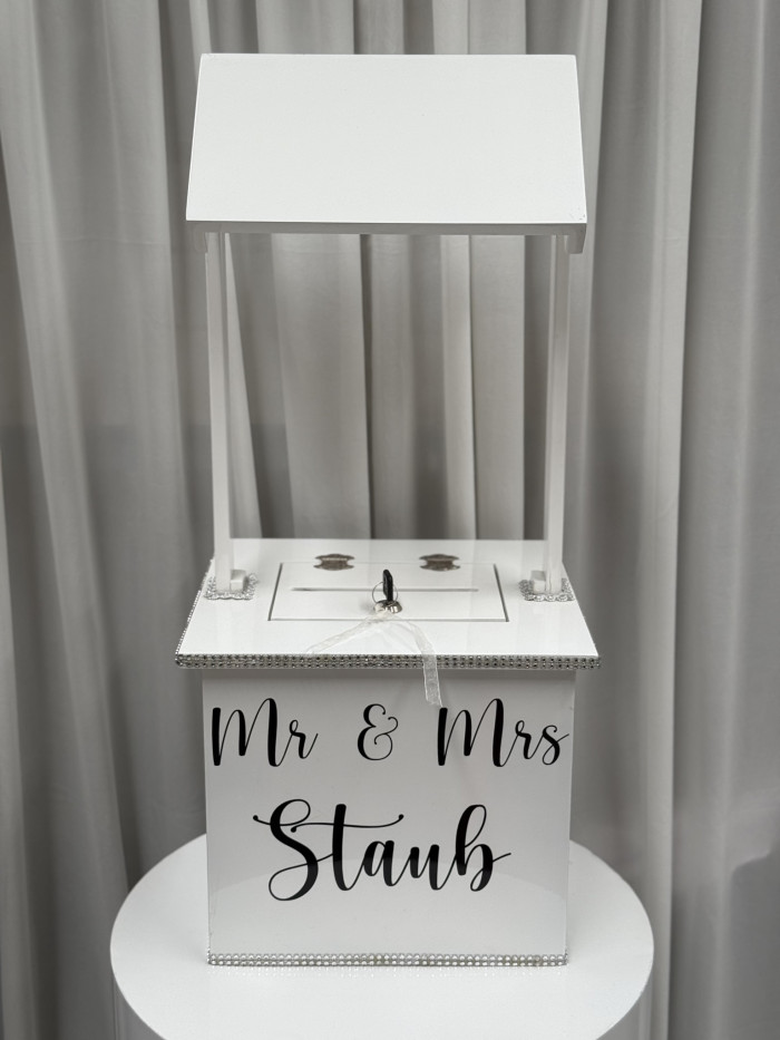 Small Elegant White Wishing Well Photo - 1